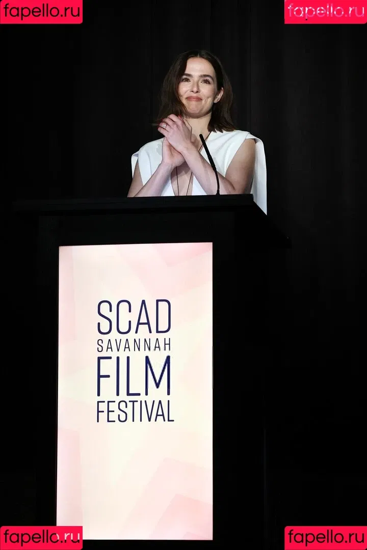 Zoey Deutch / zoeydeutch Onlyfans Photo Gallery 