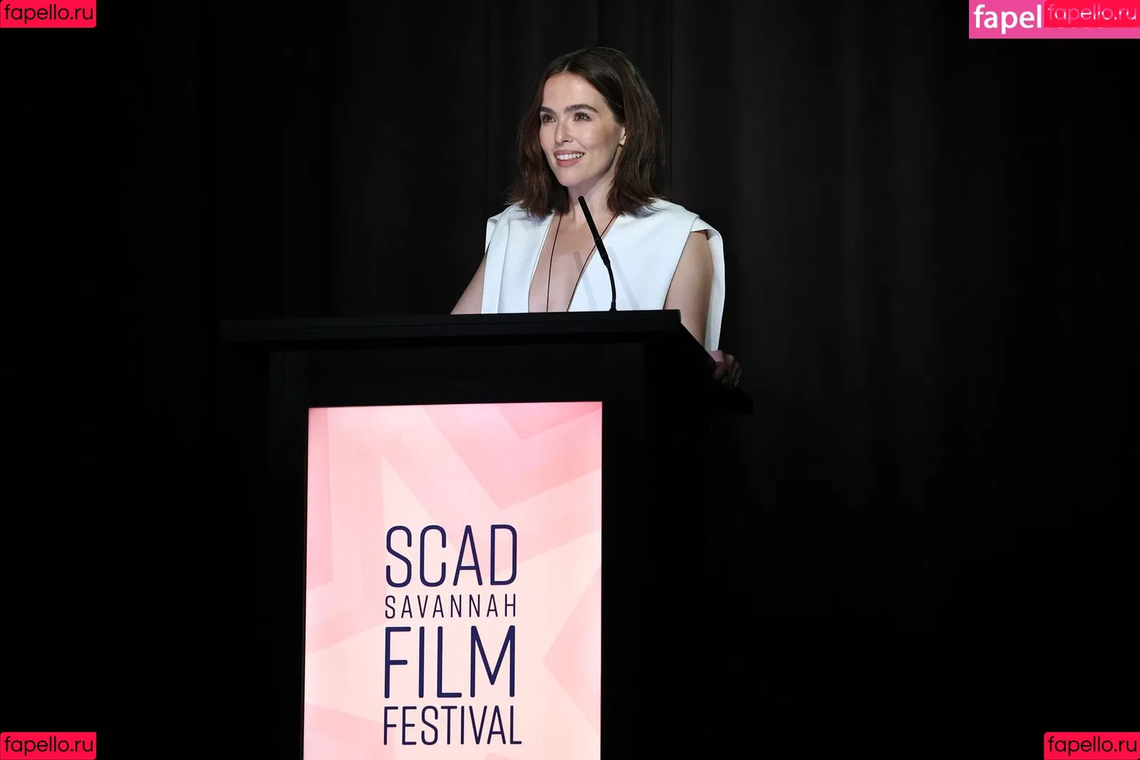 Zoey Deutch / zoeydeutch Onlyfans Photo Gallery 