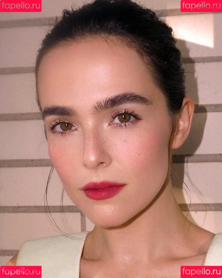 Zoey Deutch / zoeydeutch Onlyfans Photo Gallery 