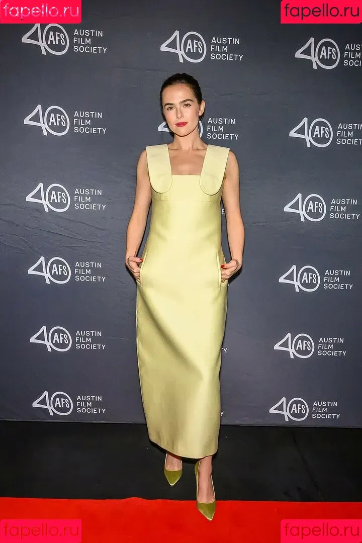 Zoey Deutch / zoeydeutch Onlyfans Photo Gallery 