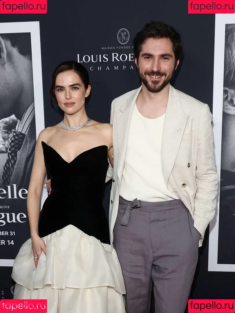 Zoey Deutch / zoeydeutch Onlyfans Photo Gallery 