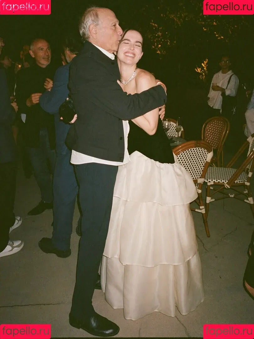 Zoey Deutch / zoeydeutch Onlyfans Photo Gallery 