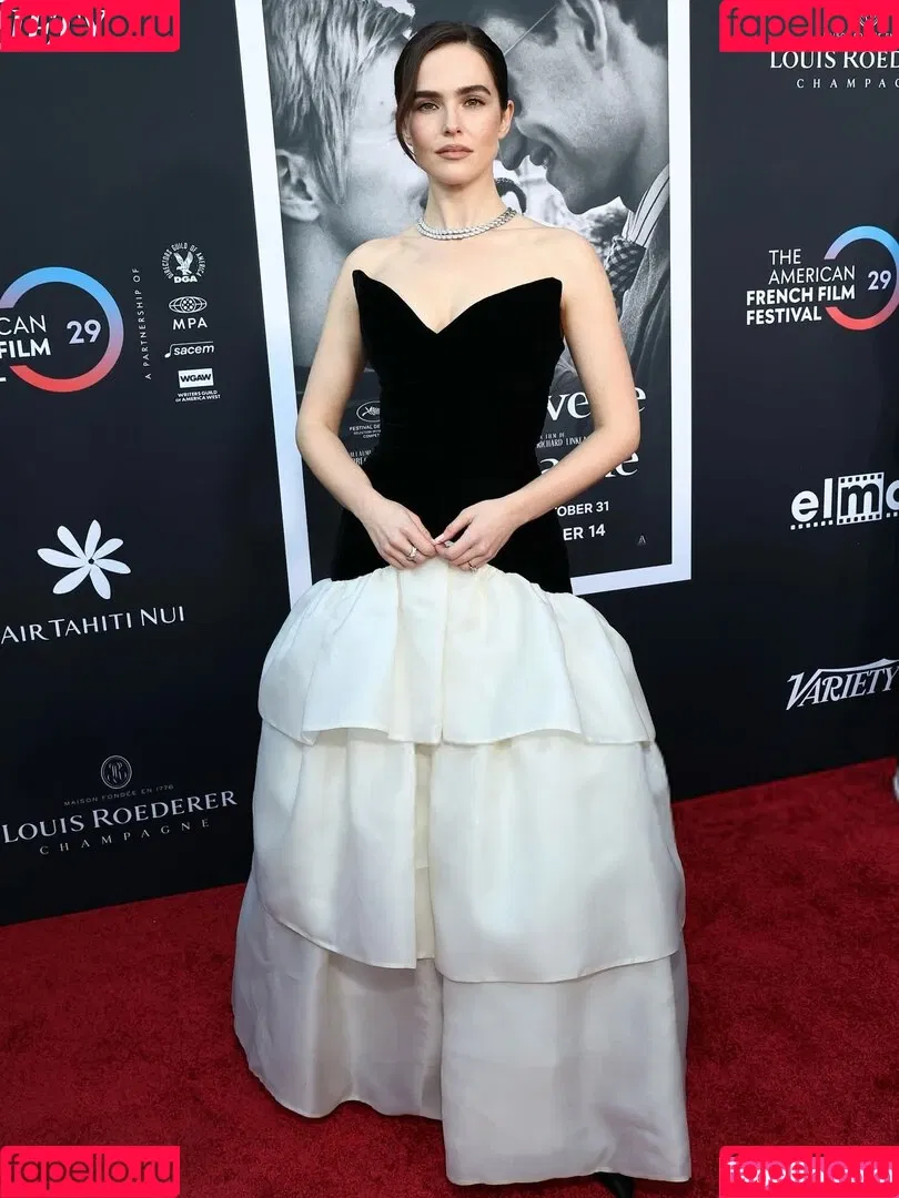 Zoey Deutch / zoeydeutch Onlyfans Photo Gallery 