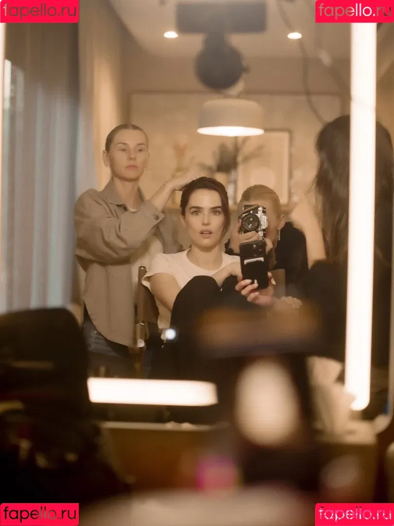 Zoey Deutch / zoeydeutch Onlyfans Photo Gallery 