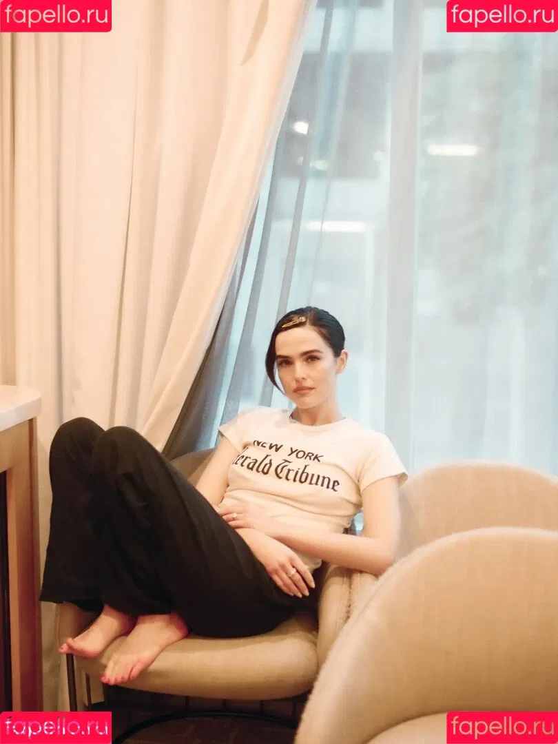 Zoey Deutch / zoeydeutch Onlyfans Photo Gallery 