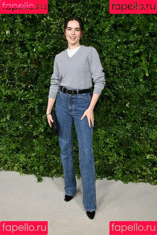 Zoey Deutch / zoeydeutch Onlyfans Photo Gallery 