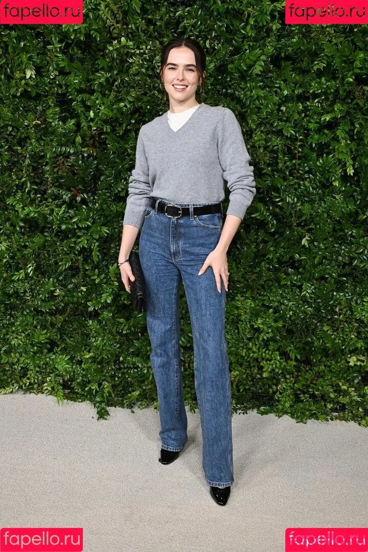 Zoey Deutch / zoeydeutch Onlyfans Photo Gallery 