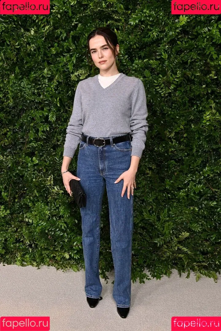 Zoey Deutch / zoeydeutch Onlyfans Photo Gallery 