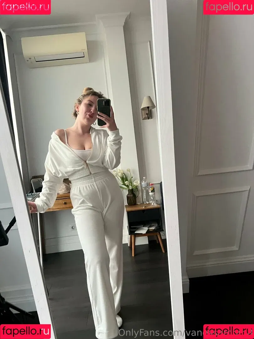 the.gardner.girls3 / vanessaroom8 Onlyfans Photo Gallery 