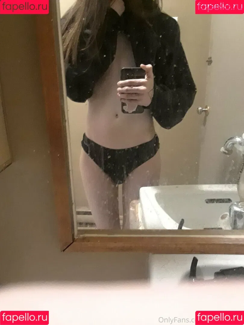 ShyGal_Lilly / shyishgal Onlyfans Photo Gallery 