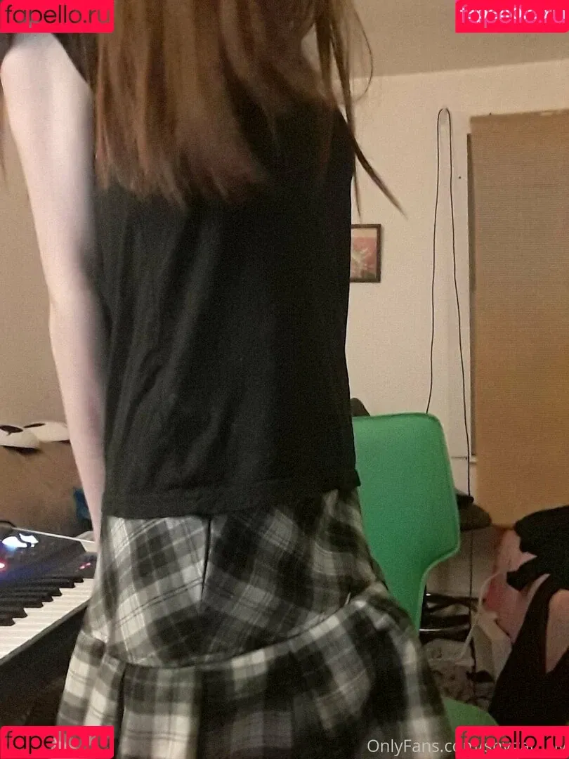 ShyGal_Lilly / shyishgal Onlyfans Photo Gallery 