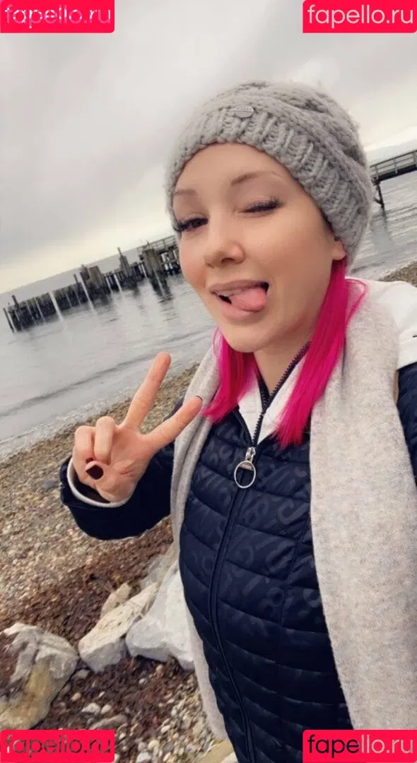 Sofia Sunshine / x.sofiasunshine / xsofiasunshine Onlyfans Photo Gallery 