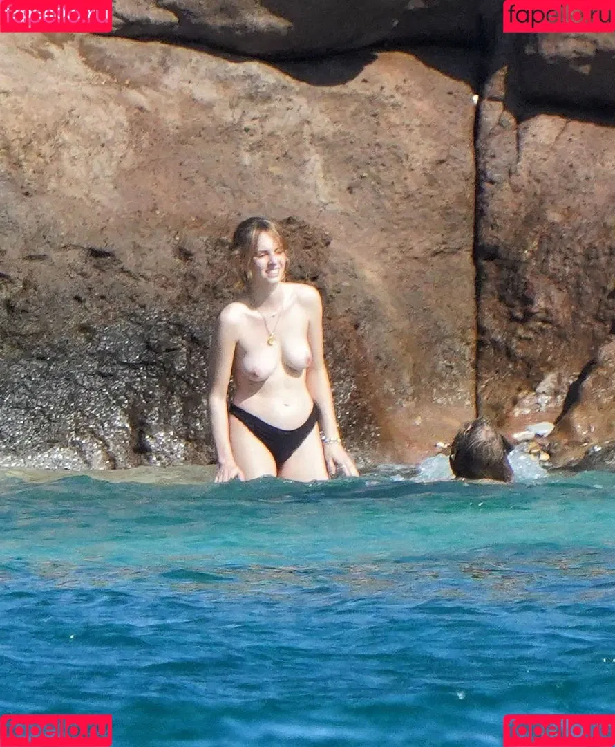 Maya Hawke / maya_hawke / neohawk2 Onlyfans Photo Gallery 