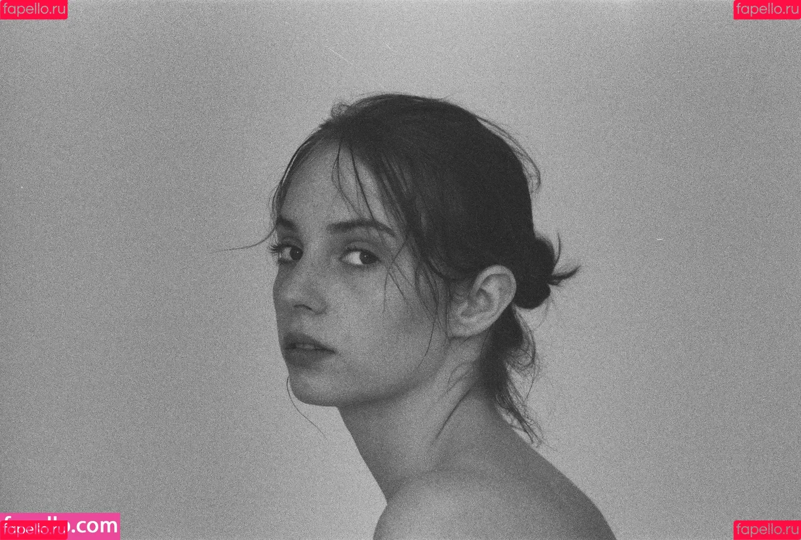 Maya Hawke / maya_hawke / neohawk2 Onlyfans Photo Gallery 