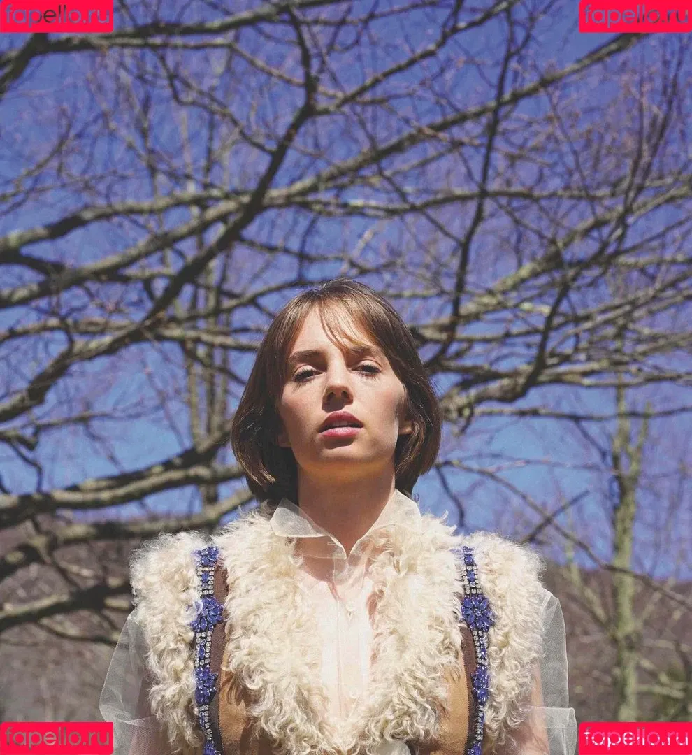 Maya Hawke / maya_hawke / neohawk2 Onlyfans Photo Gallery 