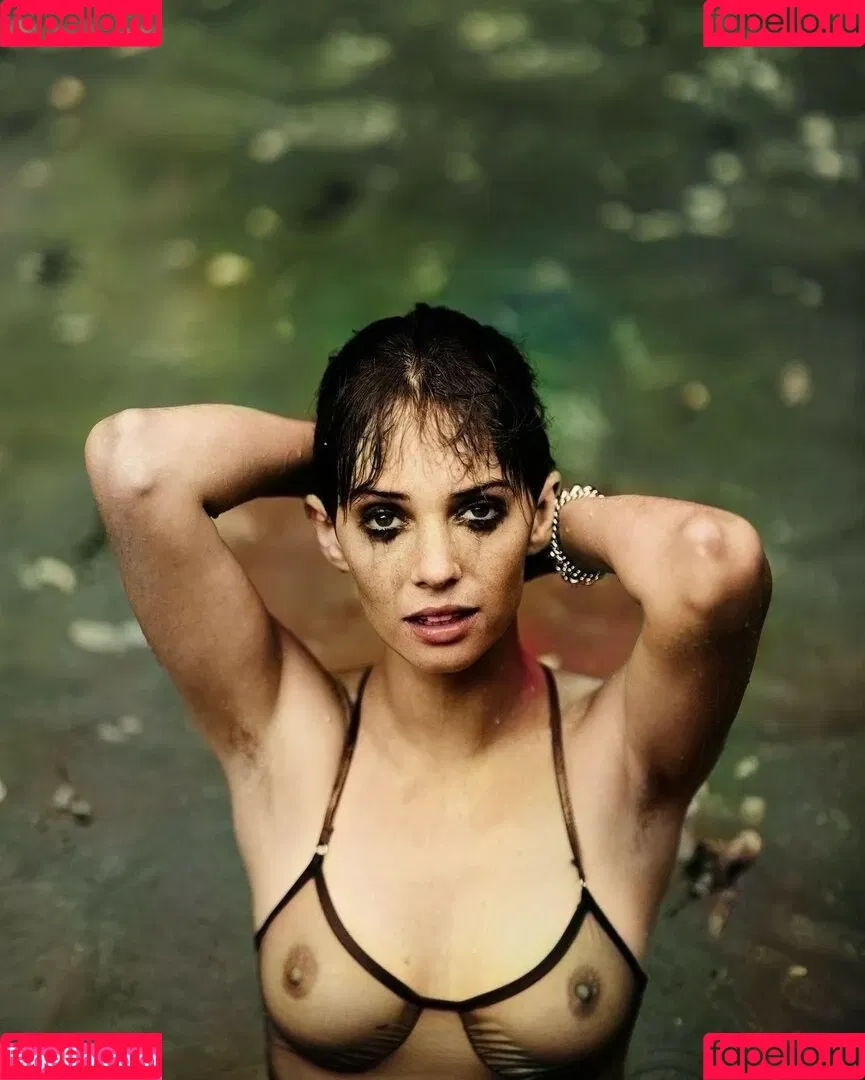 Maya Hawke / maya_hawke / neohawk2 Onlyfans Photo Gallery 