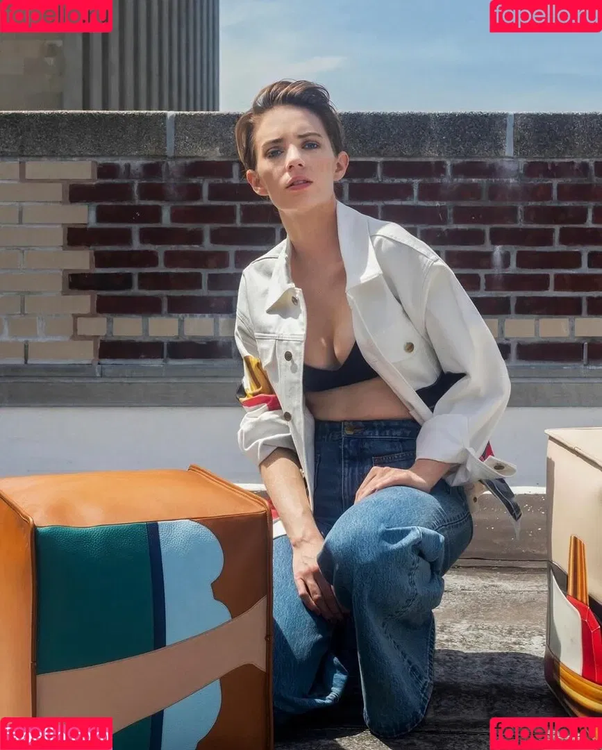 Maya Hawke / maya_hawke / neohawk2 Onlyfans Photo Gallery 