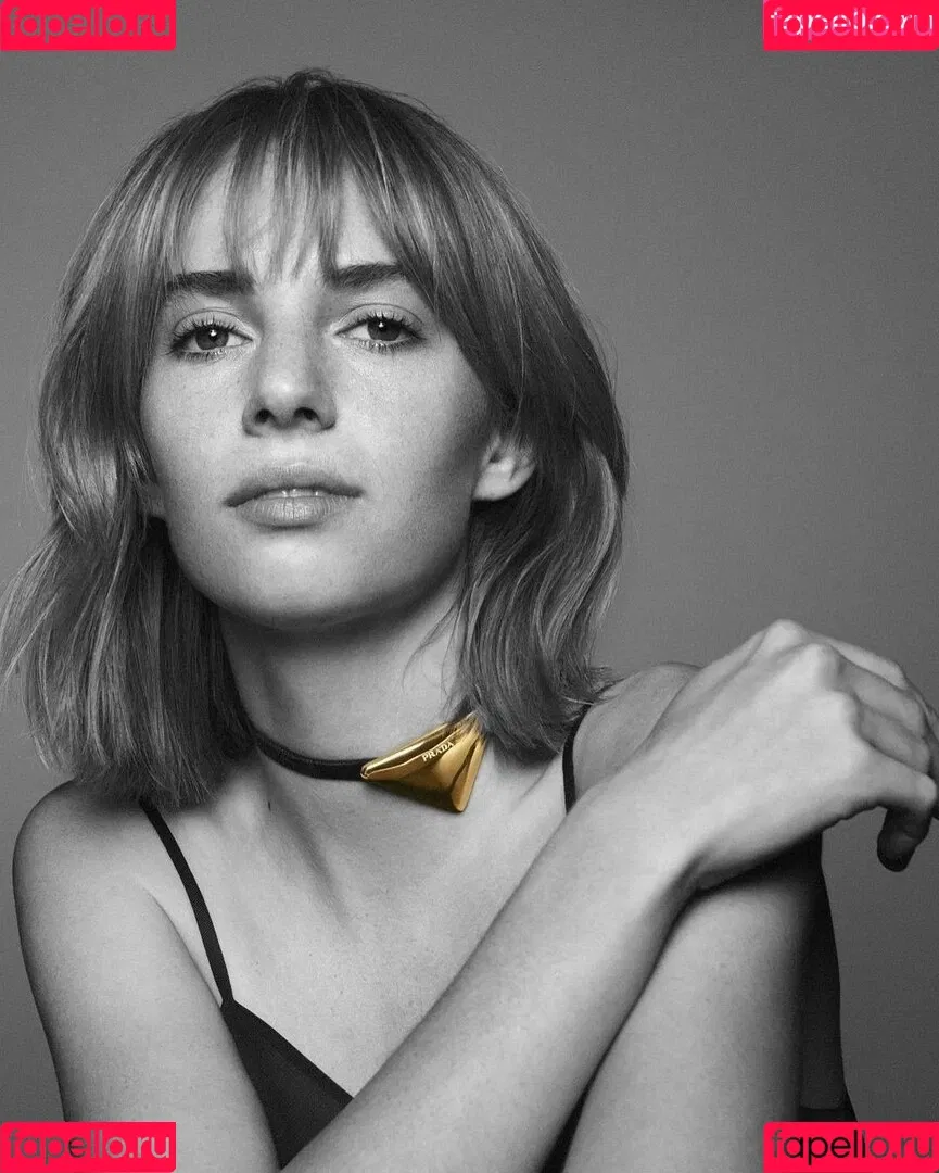 Maya Hawke / maya_hawke / neohawk2 Onlyfans Photo Gallery 