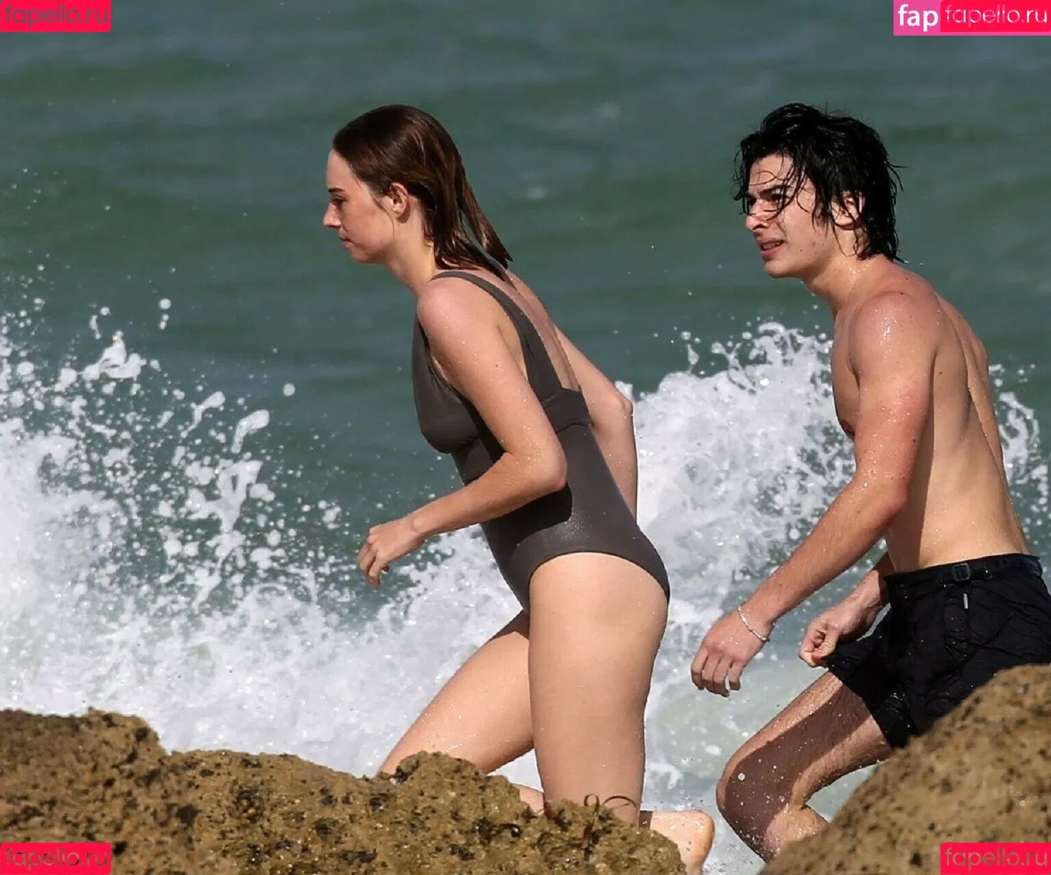 Maya Hawke / maya_hawke / neohawk2 Onlyfans Photo Gallery 