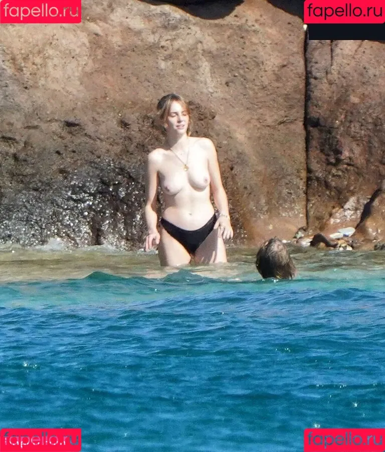 Maya Hawke / maya_hawke / neohawk2 Onlyfans Photo Gallery 