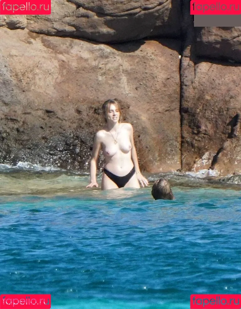 Maya Hawke / maya_hawke / neohawk2 Onlyfans Photo Gallery 