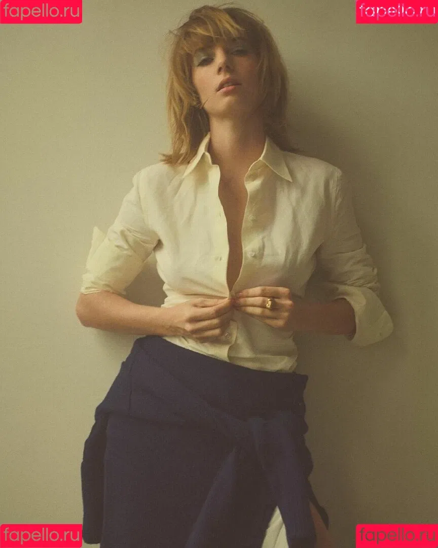 Maya Hawke / maya_hawke / neohawk2 Onlyfans Photo Gallery 