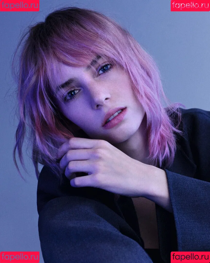 Maya Hawke / maya_hawke / neohawk2 Onlyfans Photo Gallery 