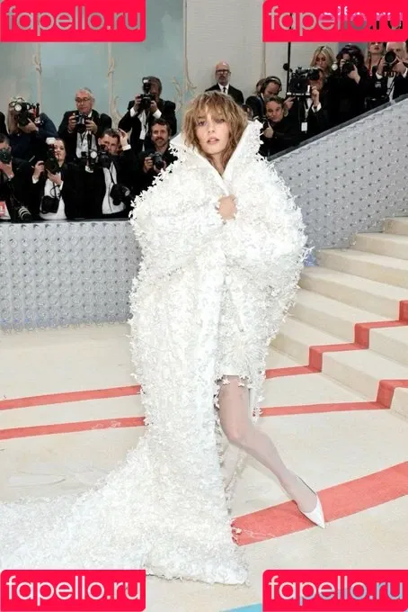 Maya Hawke / maya_hawke / neohawk2 Onlyfans Photo Gallery 