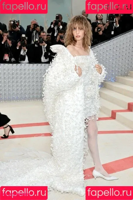 Maya Hawke / maya_hawke / neohawk2 Onlyfans Photo Gallery 