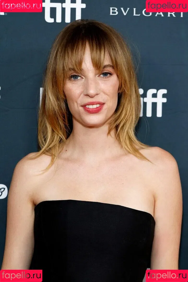 Maya Hawke / maya_hawke / neohawk2 Onlyfans Photo Gallery 