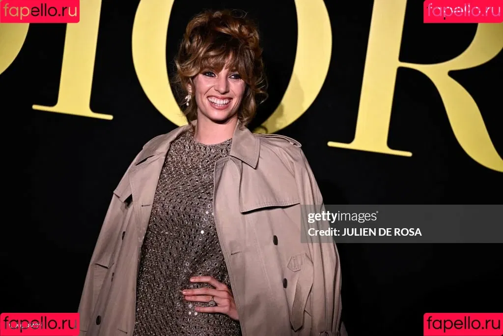 Maya Hawke / maya_hawke / neohawk2 Onlyfans Photo Gallery 