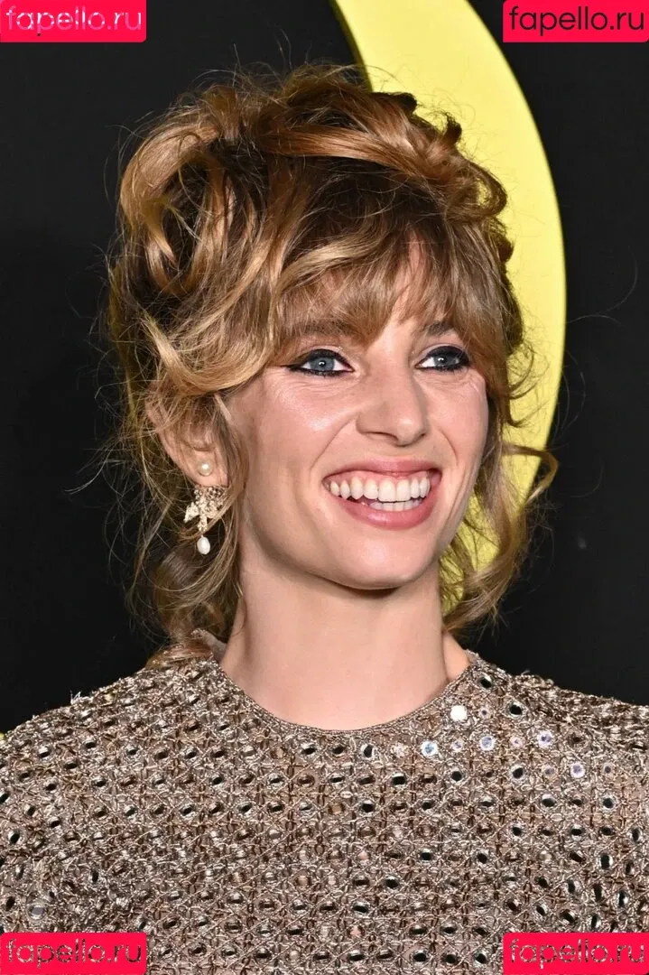 Maya Hawke / maya_hawke / neohawk2 Onlyfans Photo Gallery 