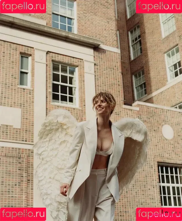 Maya Hawke / maya_hawke / neohawk2 Onlyfans Photo Gallery 