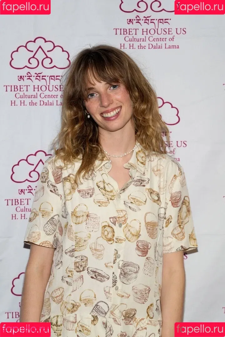 Maya Hawke / maya_hawke / neohawk2 Onlyfans Photo Gallery 