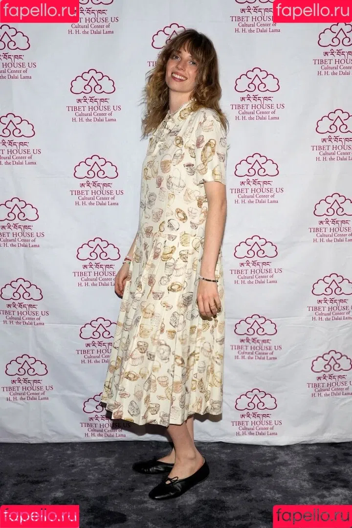 Maya Hawke / maya_hawke / neohawk2 Onlyfans Photo Gallery 