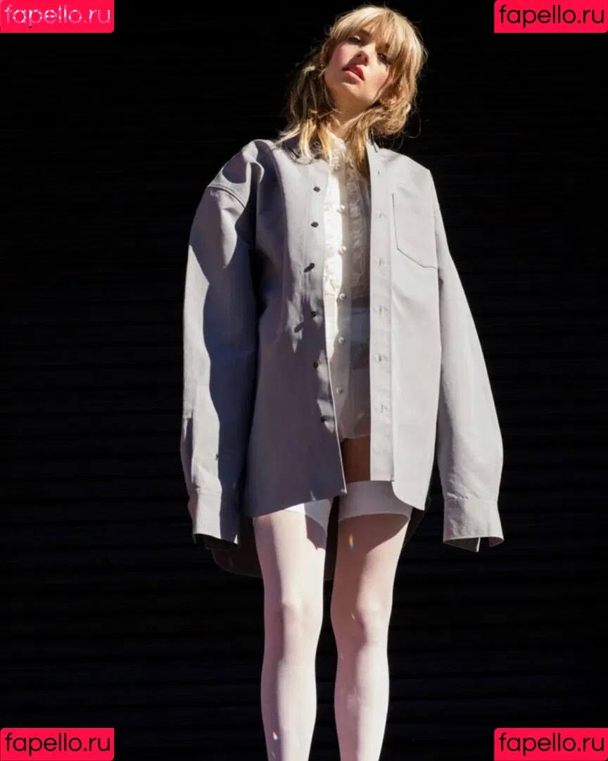 Maya Hawke / maya_hawke / neohawk2 Onlyfans Photo Gallery 