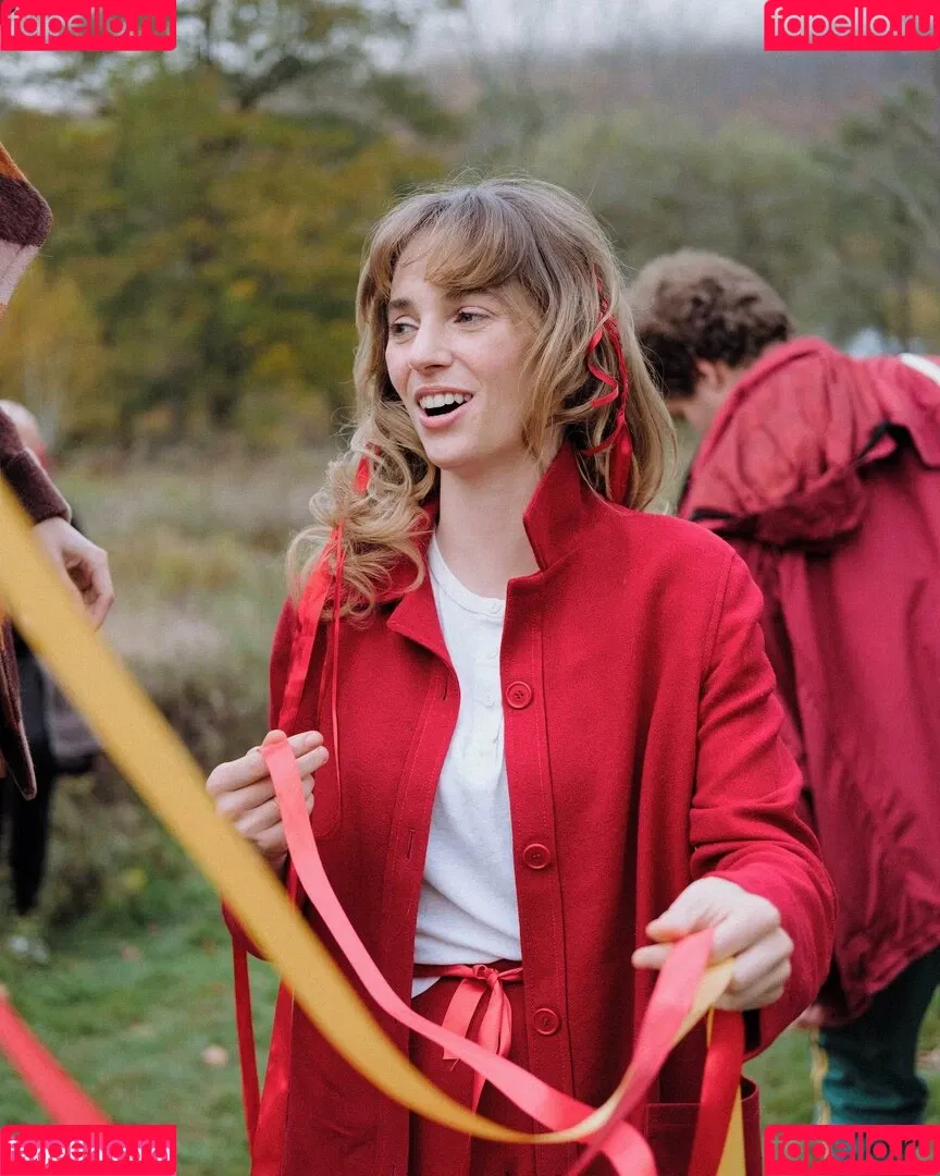 Maya Hawke / maya_hawke / neohawk2 Onlyfans Photo Gallery 