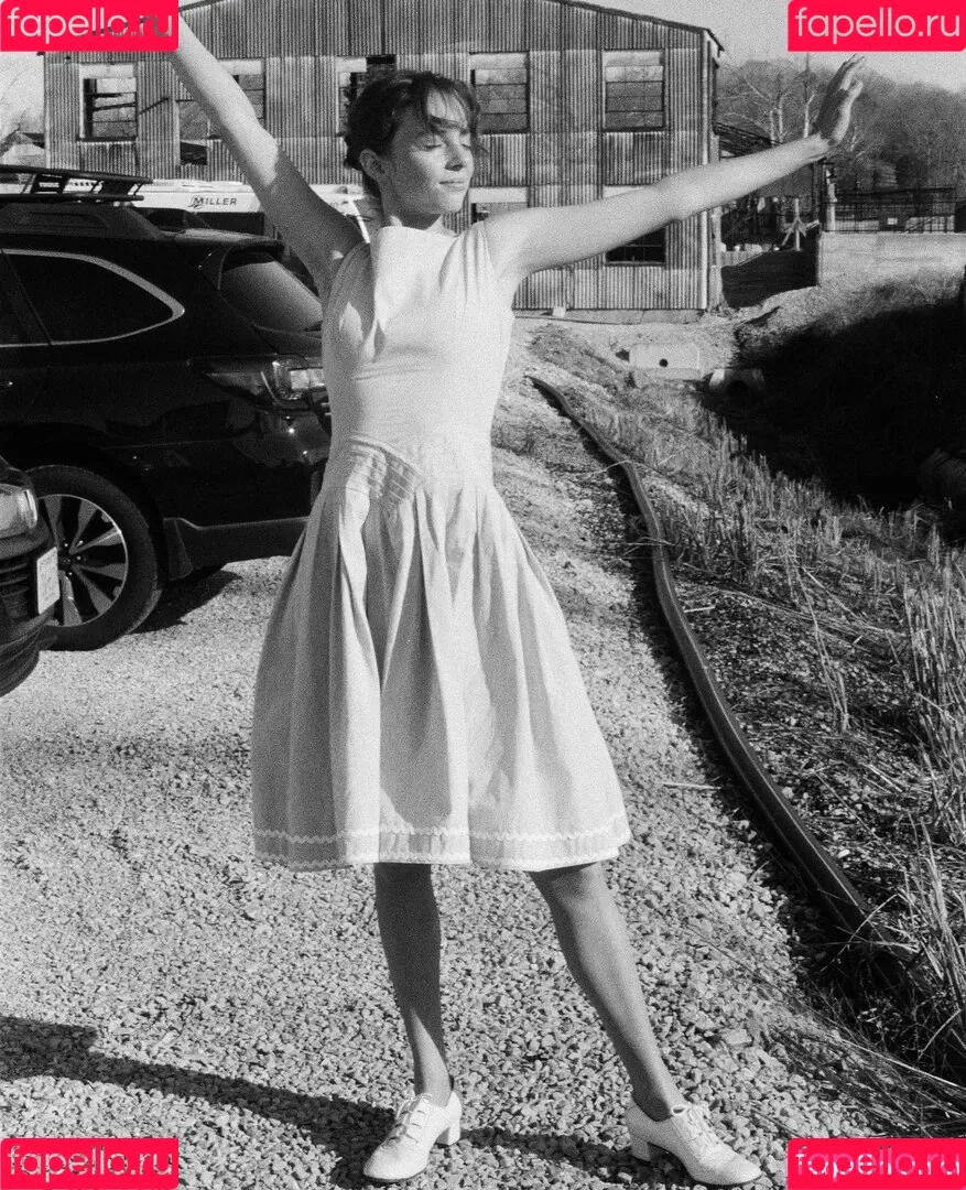 Maya Hawke / maya_hawke / neohawk2 Onlyfans Photo Gallery 