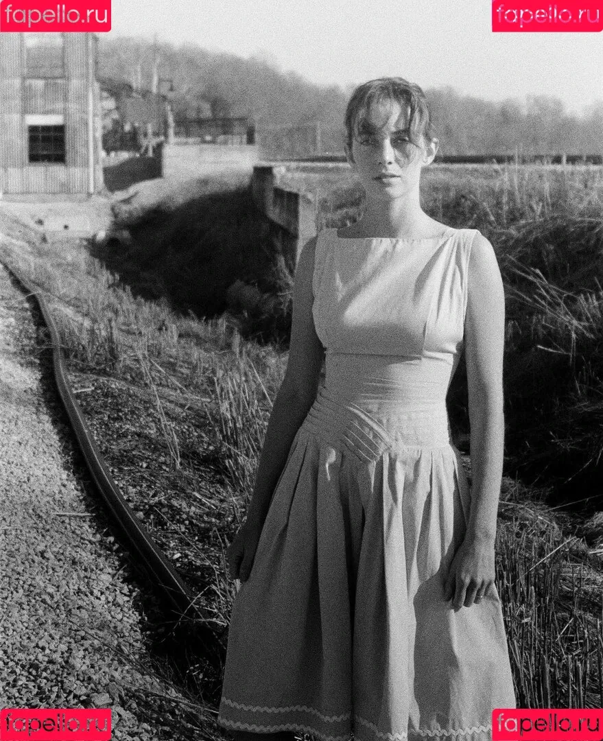 Maya Hawke / maya_hawke / neohawk2 Onlyfans Photo Gallery 