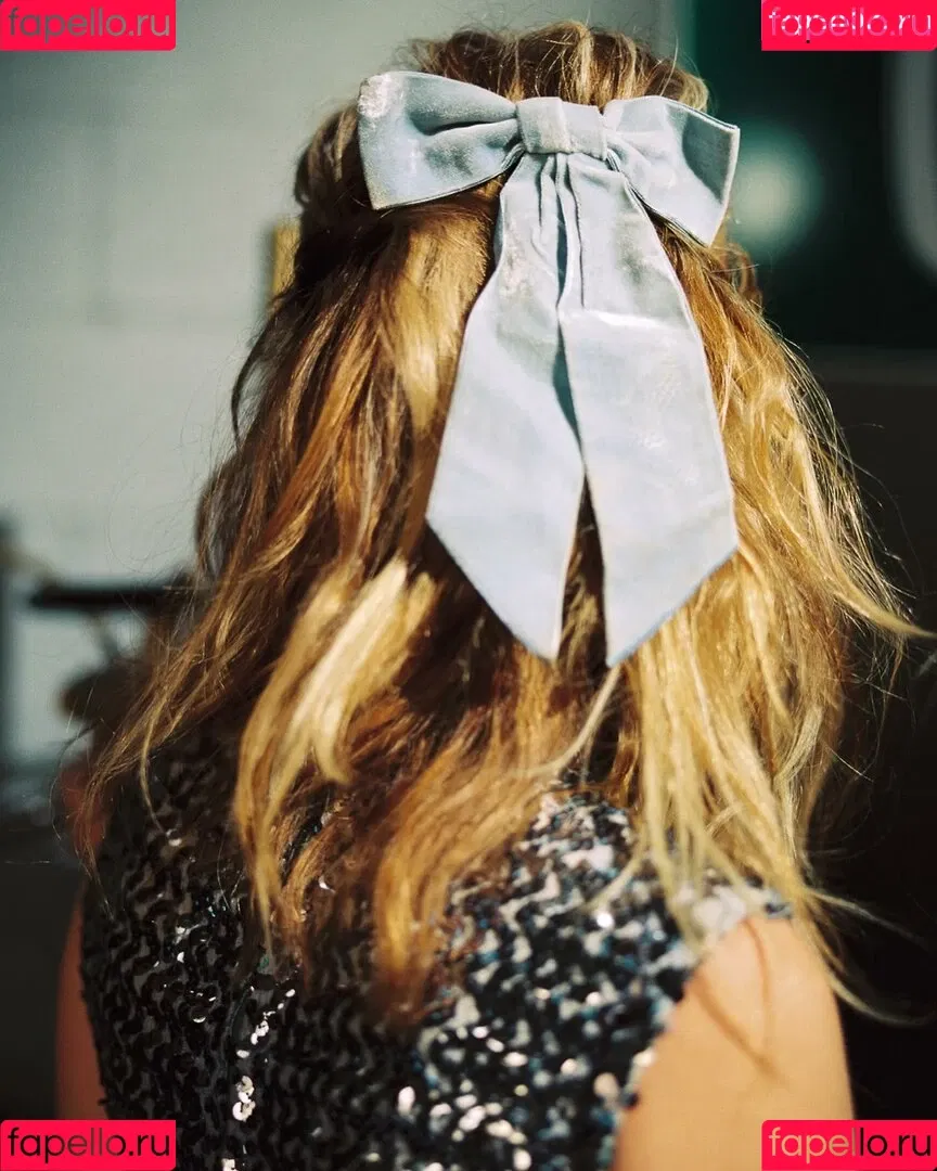 Maya Hawke / maya_hawke / neohawk2 Onlyfans Photo Gallery 