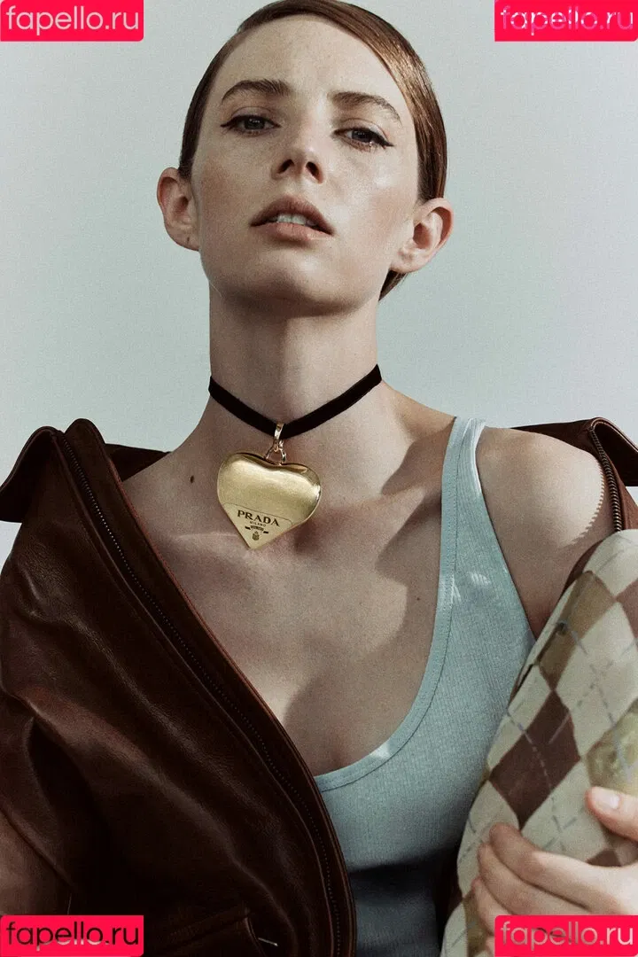 Maya Hawke / maya_hawke / neohawk2 Onlyfans Photo Gallery 