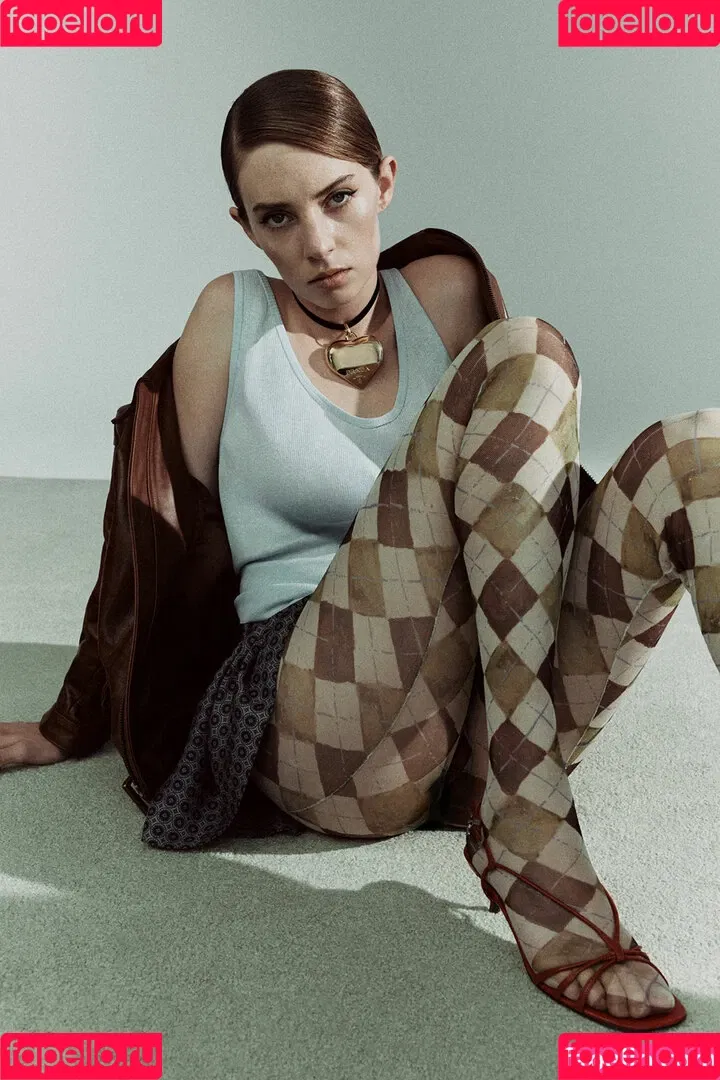 Maya Hawke / maya_hawke / neohawk2 Onlyfans Photo Gallery 