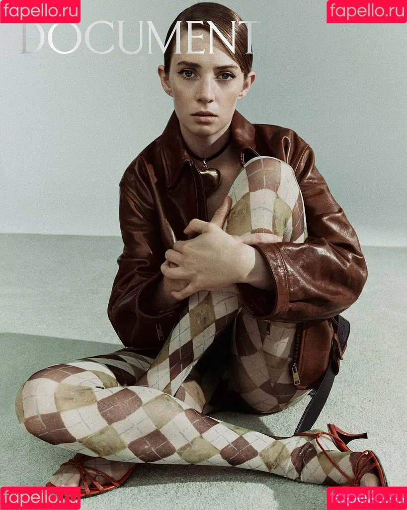 Maya Hawke / maya_hawke / neohawk2 Onlyfans Photo Gallery 