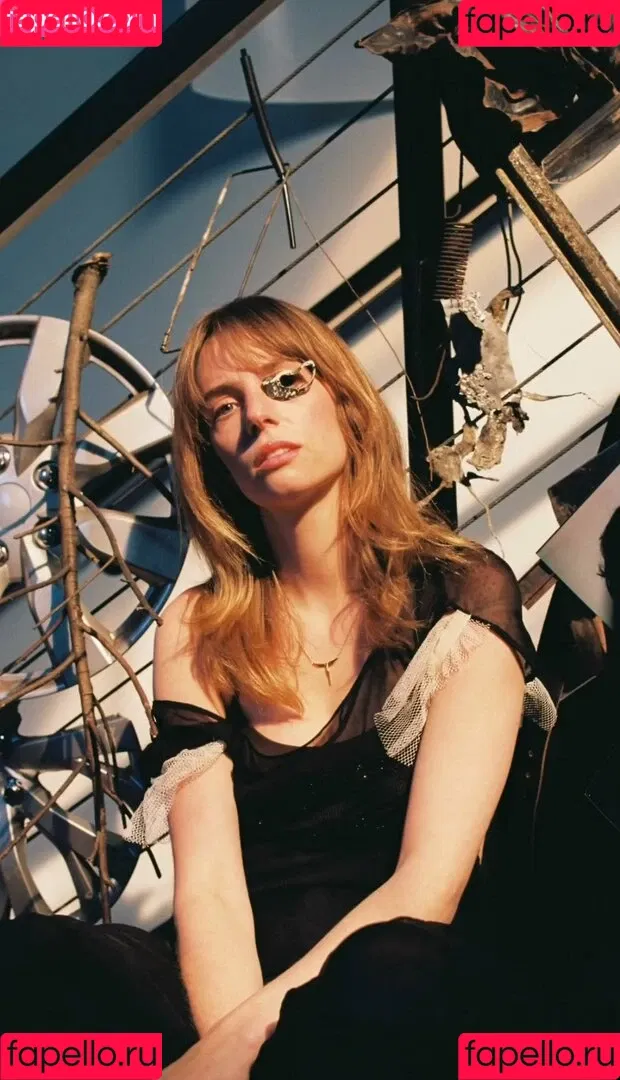 Maya Hawke / maya_hawke / neohawk2 Onlyfans Photo Gallery 