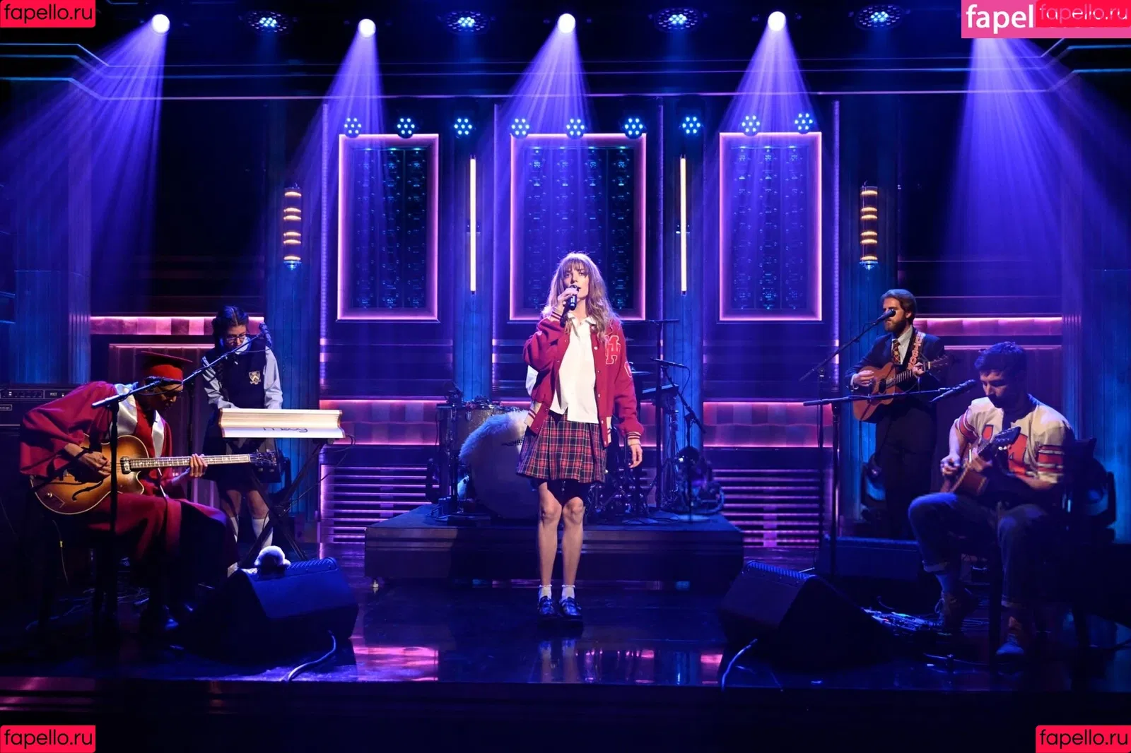 Maya Hawke / maya_hawke / neohawk2 Onlyfans Photo Gallery 