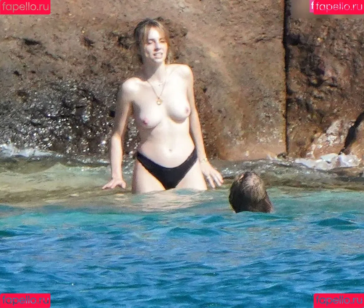 Maya Hawke / maya_hawke / neohawk2 Onlyfans Photo Gallery 