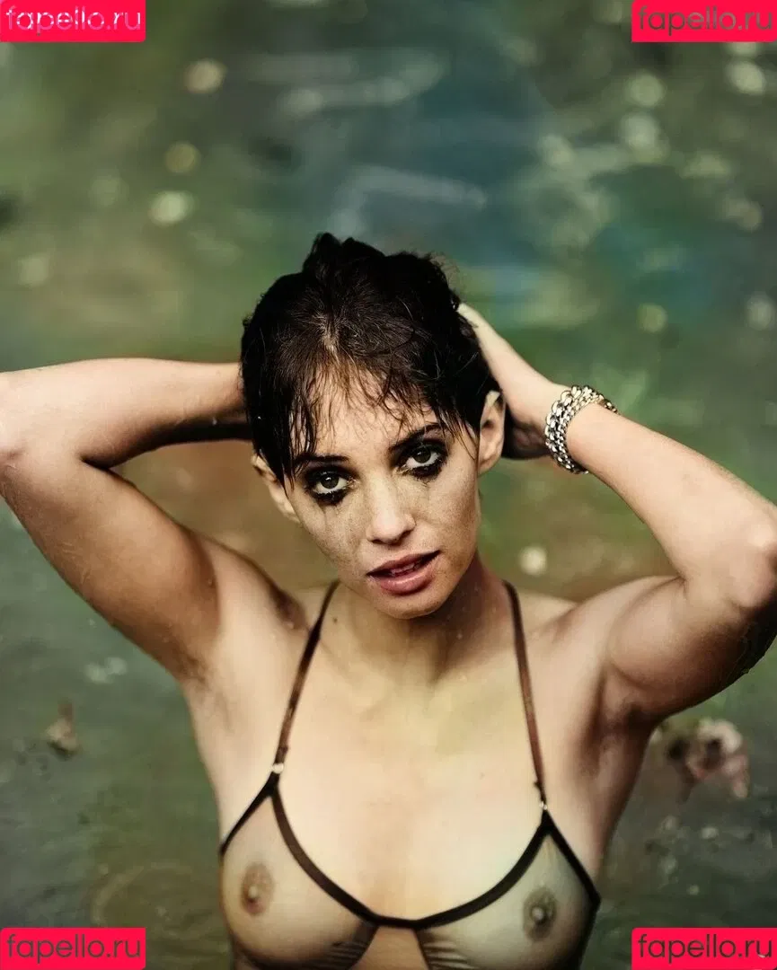 Maya Hawke / maya_hawke / neohawk2 Onlyfans Photo Gallery 