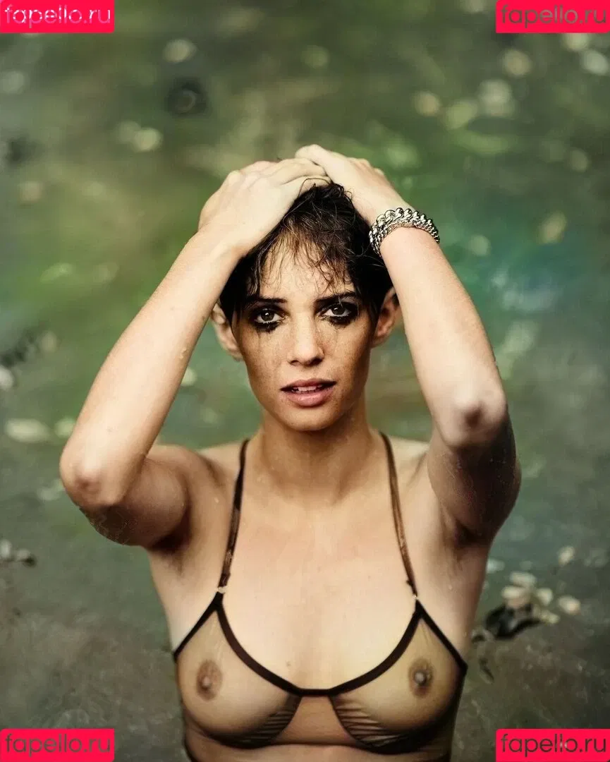 Maya Hawke / maya_hawke / neohawk2 Onlyfans Photo Gallery 