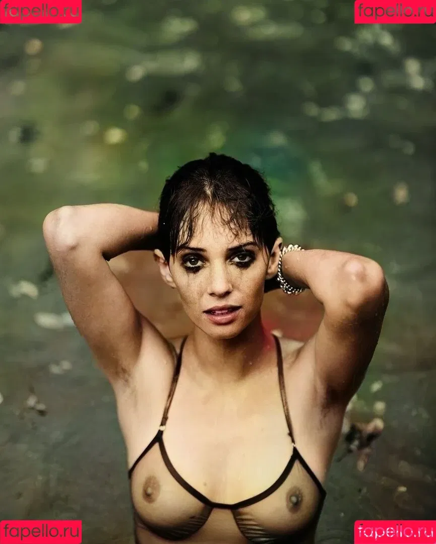 Maya Hawke / maya_hawke / neohawk2 Onlyfans Photo Gallery 