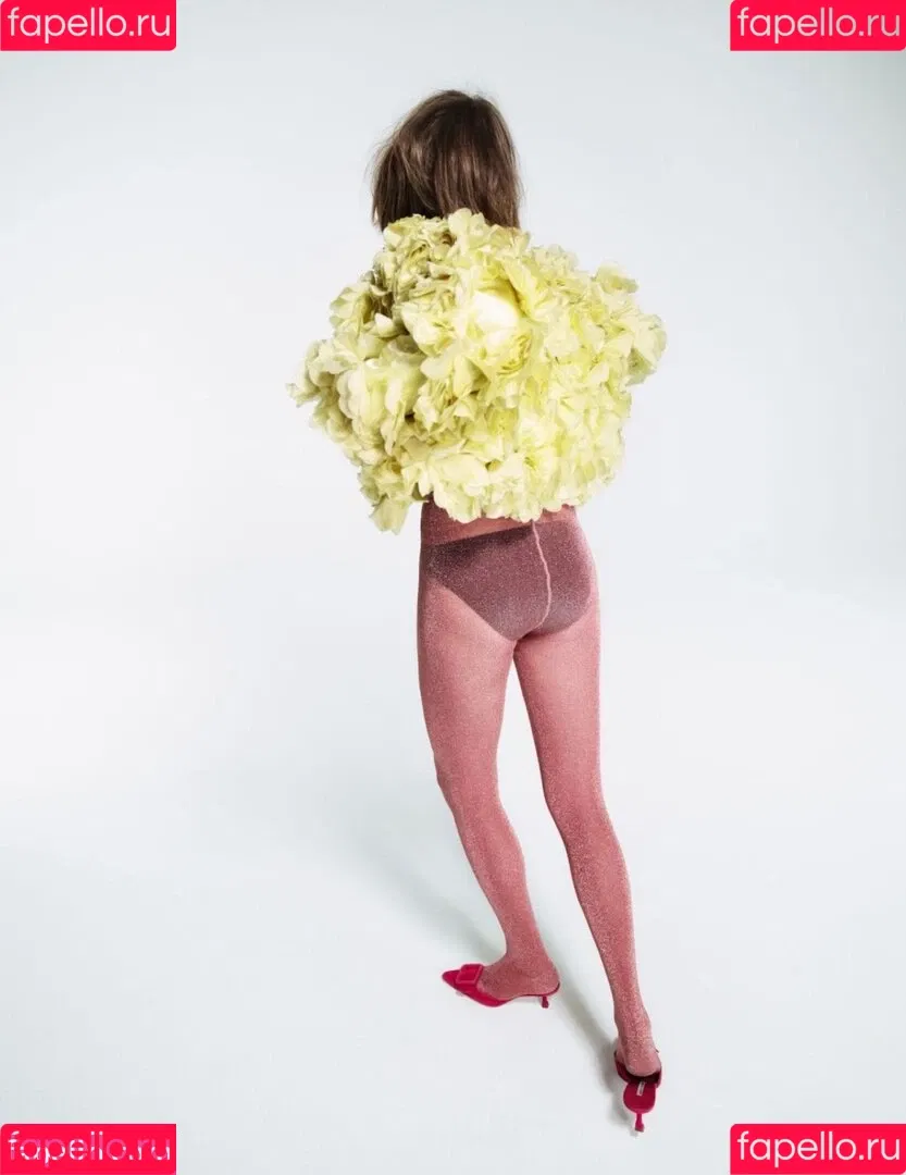 Maya Hawke / maya_hawke / neohawk2 Onlyfans Photo Gallery 